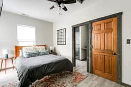 Bourbon Trail-12ft Ceilings-Parking-Chef's Kitchen - Image 5