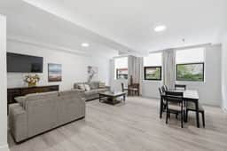 Loft on 4th| Free Parking| Urban Bourbon Trail - Image 3