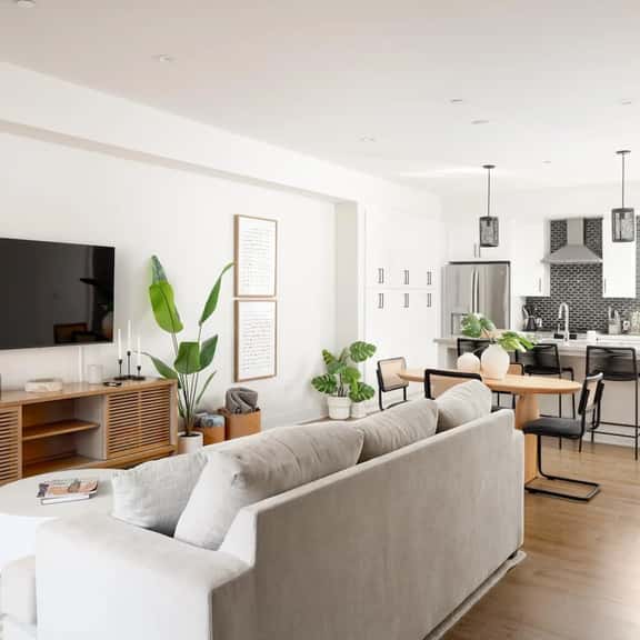 King Bed|Chef's Kitchen|2-Car Garage|1650 Sq Ft - Image 1