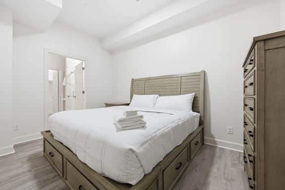 Loft on 4th| Free Parking| Urban Bourbon Trail - Image 4