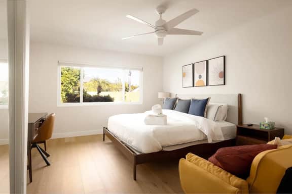 Vintage Vibes|King Bed|Big Screen|Backyard & Bunks - Image 2